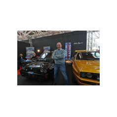 Auto & Moto d'Epoca 2023, Bologna - Italia - 26/29 Ottobre 2023 - Miki in posa tra gli esemplari #004 e #005