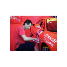 Stivi Gerardo provvede ad attaccarsi da solo i numeri di gara - Monte Erice 2007