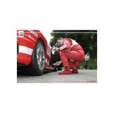 Stivi Gerardo controlla le pressioni a fine salita - Monte Erice 2007