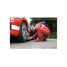 Stivi Gerardo controlla le pressioni a fine salita - Monte Erice 2007