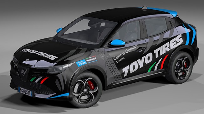 Alfa Romeo Junior Ibrida - Auto di cortesia per i clienti dei dealers italiani Toyo Tires