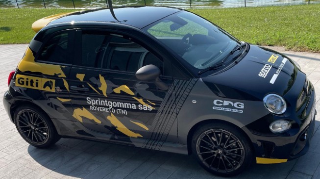 Abarth 595 - Auto di cortesia per i clienti dei dealers italiani Sparco | Giti Abarth 595 - Auto di cortesia per i clienti dei dealers italiani Sparco | Giti